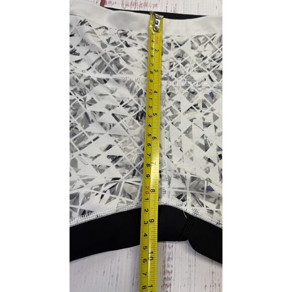 Lululemon leggings Women's size 4 Black Gray Geometric Zip Pocket Diamond Speed - Picture 7 of 9